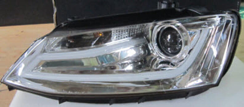 Фары VW Jetta 6 10-15 c светящимися секциями хром VWJET11-001H-N 5C7941005A+5C7941006A HU834EM-00-1-E-00