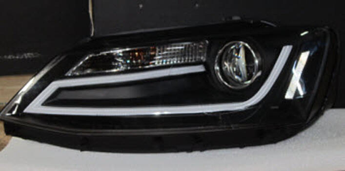 Фары передние с линзой, светодиодные полосы, (черный хаузинг) VW JETTA 1B 11- VWJET11-001B-N 5C7941005A+5C7941006A HU834EM-00-1-E-01